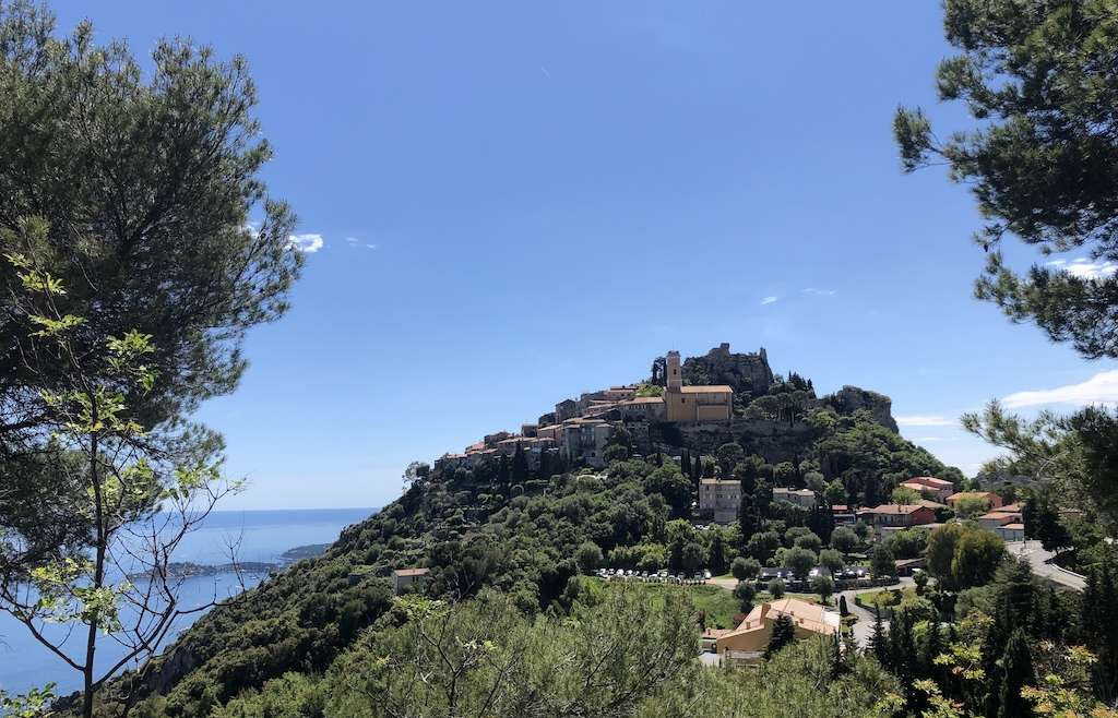 Chauffeur privé à Mougins : circuits touristiques luxe Côte d’Azur