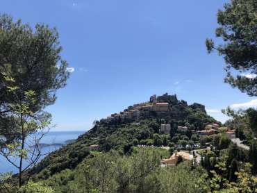 Chauffeur privé à Mougins : circuits touristiques luxe Côte d’Azur