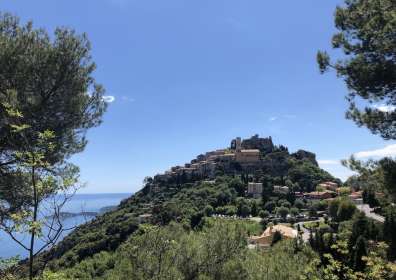 Chauffeur privé à Mougins : circuits touristiques luxe Côte d’Azur