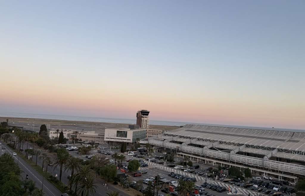 Transfert Aéroport Nice – Cannes : prix, durée et réservation d’un chauffeur privé