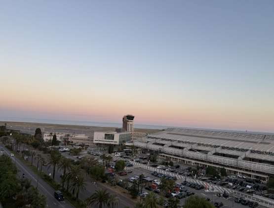 Transfert Aéroport Nice – Cannes : prix, durée et réservation d’un chauffeur privé